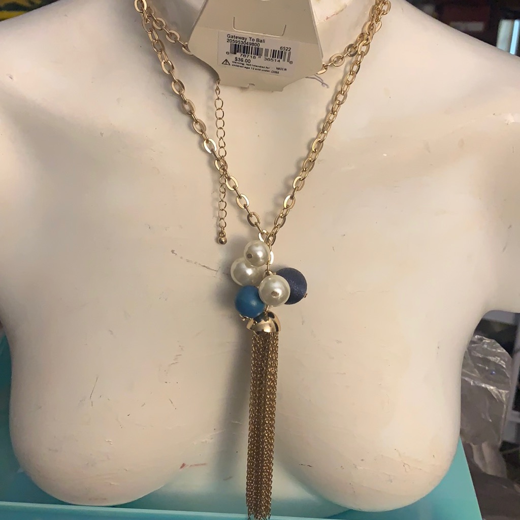 Gorgeous Nwt Crown&Ivy Stunner!